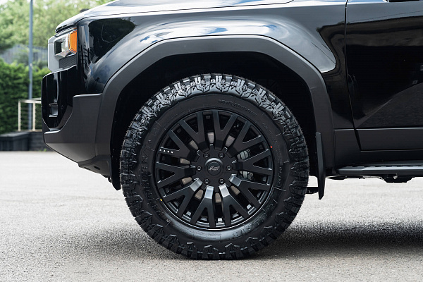 Фото дисков Kahn G22 DC Черный сатин на Toyota Land Cruiser Prado 250