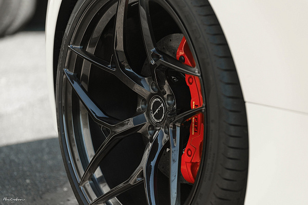 Фото дисков Brixton Forged PF5 Глянцевый темный лак на Ferrari 488