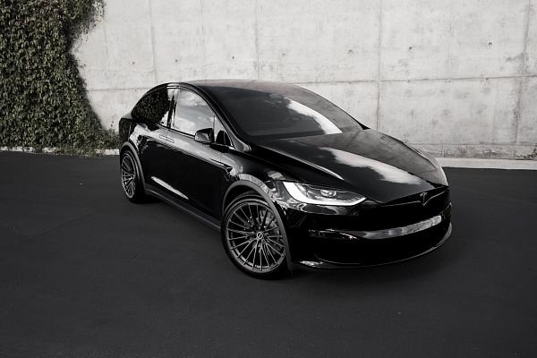 Фото дисков Brixton Forged PF20 R Сатиновый графит на Tesla Model X