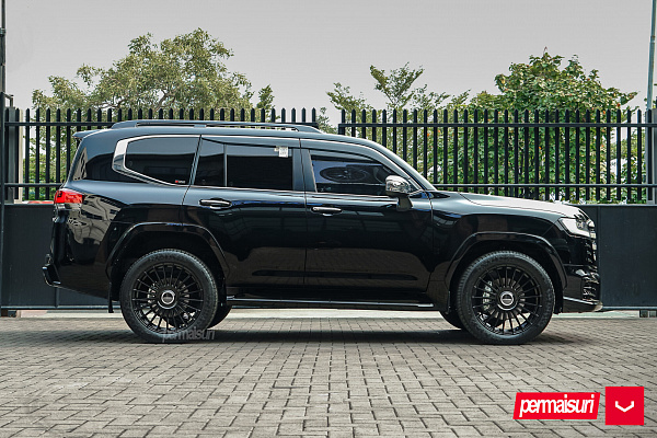 Фото дисков Vossen HF-8 Черный глянец на Toyota Land Cruiser 300