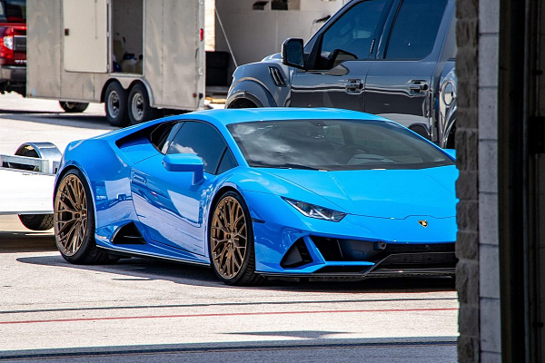 Фото дисков Anrky AN10 Сатиновое золото на Lamborghini Huracan