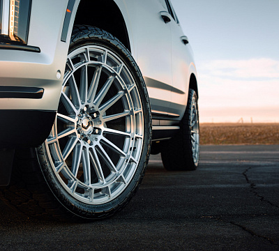 Фото дисков Vossen LCX-01 на Cadillac Escalade V