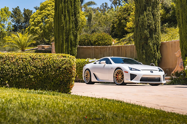 Фото дисков Anrky AN30 Сатиновое золото на Lexus LFA