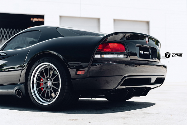 Фото дисков HRE 303 Сатиновый графит на Dodge Viper