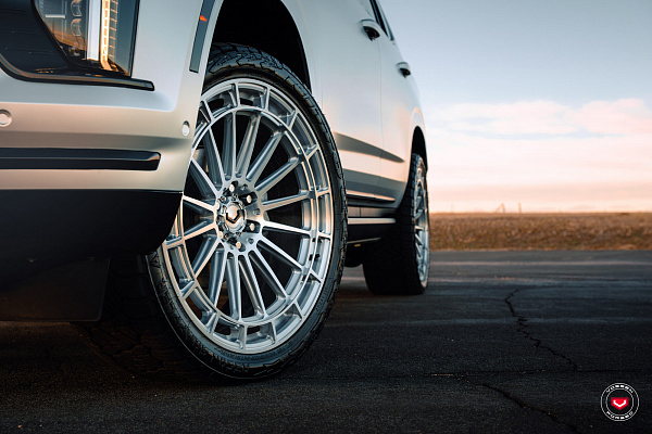Фото дисков Vossen LCX-01 Глянцевый лак на Cadillac Escalade V