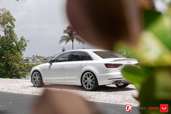 Фото дисков Vossen VFS-6 Серебро на Audi A/S/RS 4 (B9)