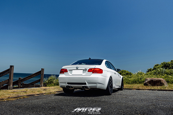 Фото дисков MRR NES SS-1.1 Черный глянец на BMW 3/M3 (E90)