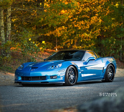 Фото дисков Strasse Wheels SV8 Signature на Chevrolet Corvette C6