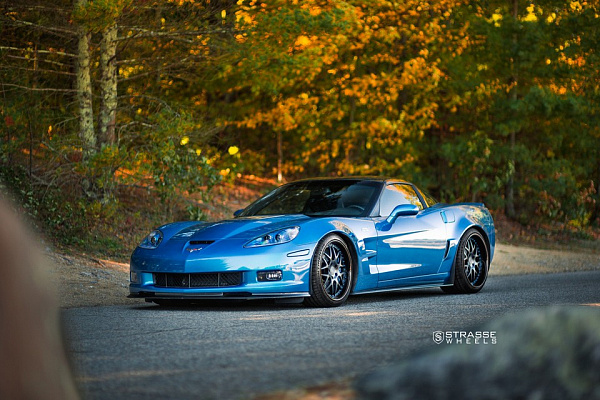 Фото дисков Strasse Wheels SV8 Signature Черный сатин на Chevrolet Corvette C6