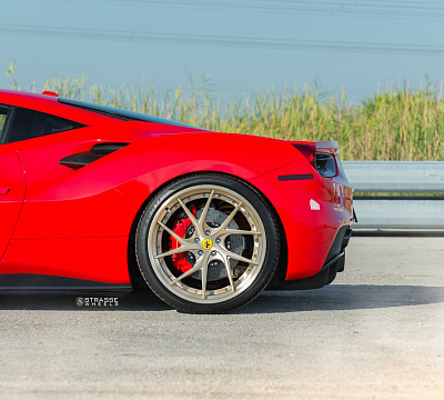 Фото дисков Strasse Wheels SM5RT Deep Concave FS на Ferrari 488