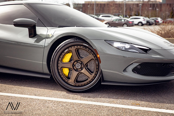 Фото дисков Brixton Forged TR05 Сатиновая бронза на Ferrari 296