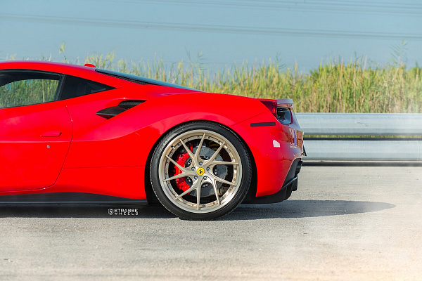 Фото дисков Strasse Wheels SM5RT Deep Concave FS Сатиновая шампань на Ferrari 488
