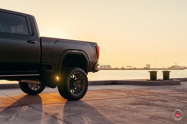Фото дисков Vossen VFX-03 Глянцевый темный лак на GMC Sierra IV