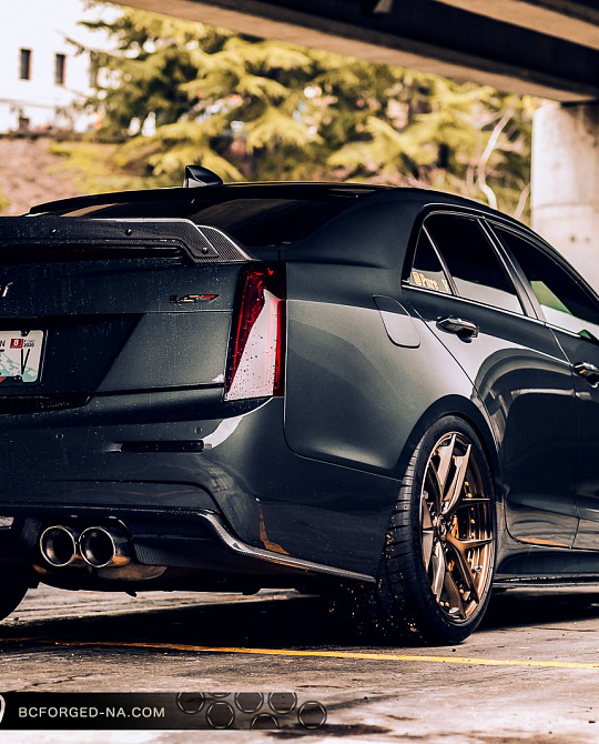 Фото дисков HCS21 Глянцевая бронза на Cadillac ATS