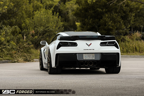 Фото дисков BC Forged RZ05 Сатиновая бронза на Chevrolet Corvette C7