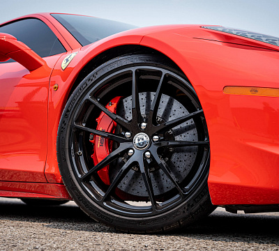 Фото дисков HRE P104 на Ferrari 458