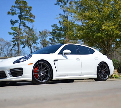 Фото дисков HRE P104 на Porsche Panamera I