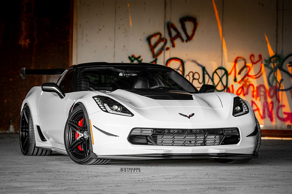 Фото дисков Strasse Wheels SP5R Deep Concave Duoblock Черный матовый на Chevrolet Corvette C7