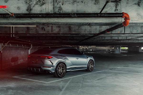 Фото дисков Anrky S3-X4 Глянцевая шампань на Lamborghini Urus