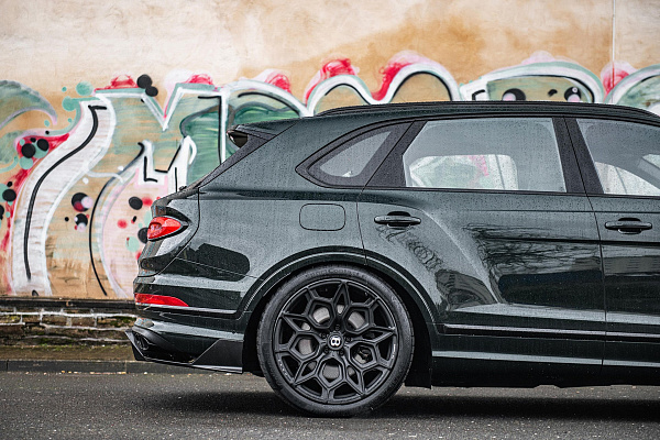 Фото дисков Kahn Type 57 RS Черный матовый на Bentley Bentayga