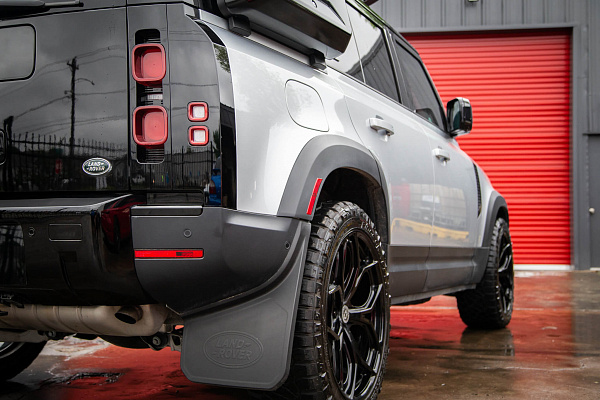 Фото дисков HRE P111SC Черный глянец на Land Rover Defender II