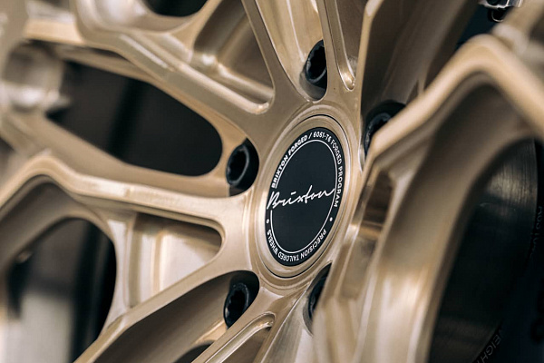 Фото дисков Brixton Forged PF14 R / RS Глянцевая шампань на Ford GT II