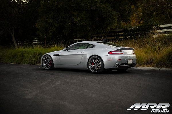 Фото дисков MRR FS06 Глянцевый тонированный лак на Aston Martin Vantage 3