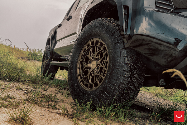 Фото дисков Vossen HFX-1 (6-Lug) Сатиновая бронза на  Toyota Tacoma IV