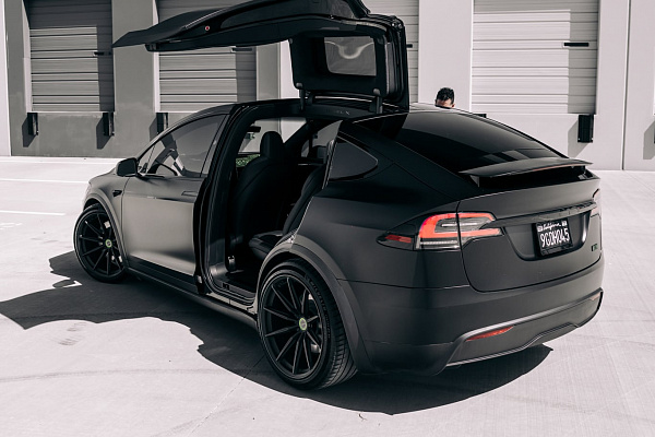 Фото дисков Brixton Forged R11-R Черный матовый на Tesla Model X