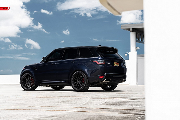 Фото дисков Anrky AN10 Черный глянец на Range Rover IV