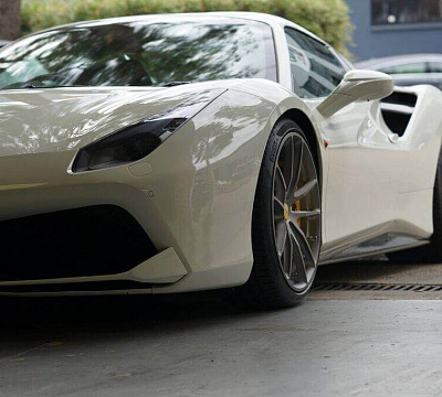 Фото дисков HRE P104 на Ferrari 488