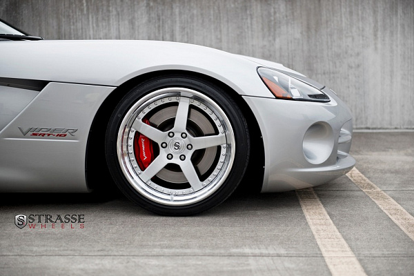 Фото дисков Strasse Wheels S5 Performance Глянцевый лак на Dodge Viper