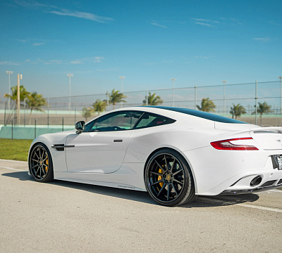 Фото дисков Strasse Wheels R10 Deep Concave FS на Aston Martin Vanquish 2