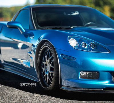 Фото дисков Strasse Wheels SV8 Signature на Chevrolet Corvette C6