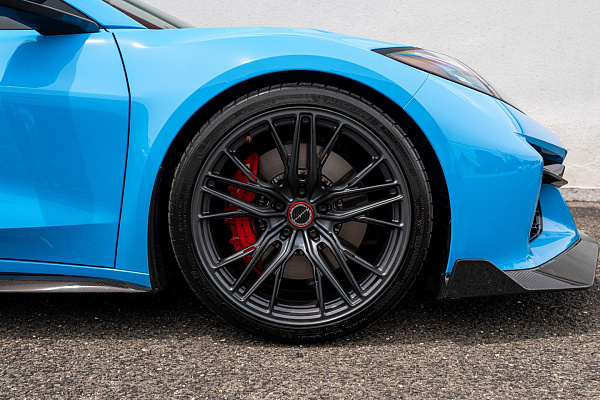 Фото дисков Brixton Forged FDE05 Черный сатин на Chevrolet Corvette C8