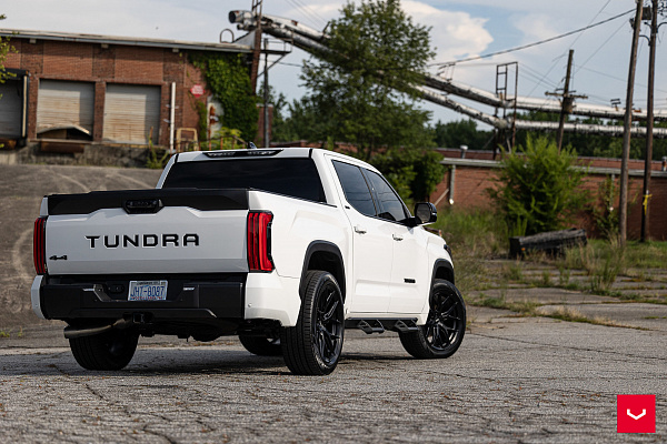 Фото дисков Vossen HF6-4 Черный сатин на Toyota Tundra III
