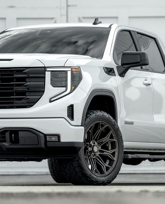 Фото дисков 4P83 Сатиновая темная бронза на GMC Sierra IV