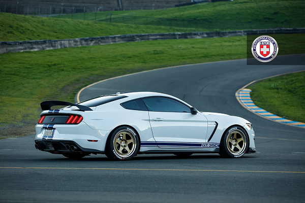 Фото дисков HRE 305 Сатиновое золото на Ford Mustang VI