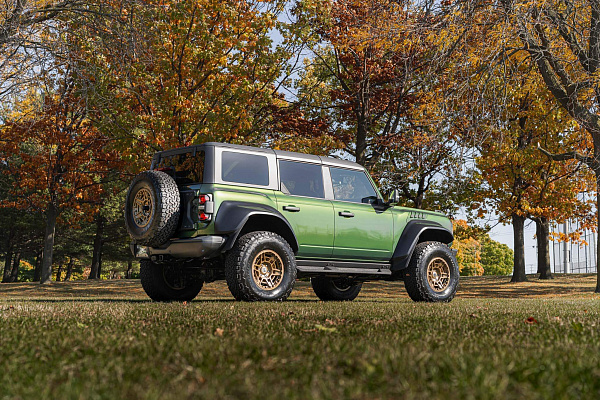 Фото дисков HRE FT1 Сатиновое темное золото на Ford Bronco