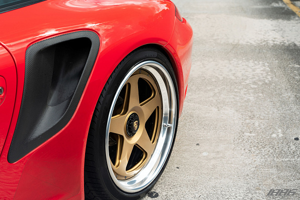 Фото дисков 1886 Wheels S005 Сатиновое золото на Porsche 911 VI