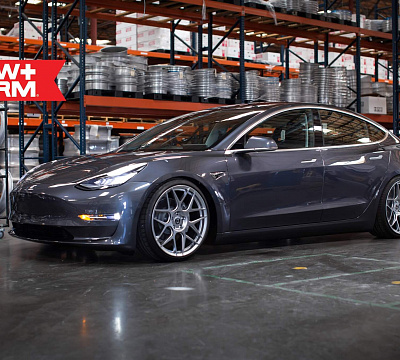 Фото дисков HRE FF01 на Tesla Model 3