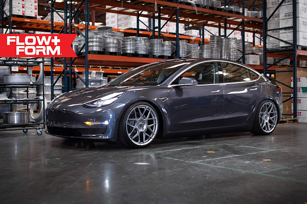 Фото дисков HRE FF01 Серебро на Tesla Model 3