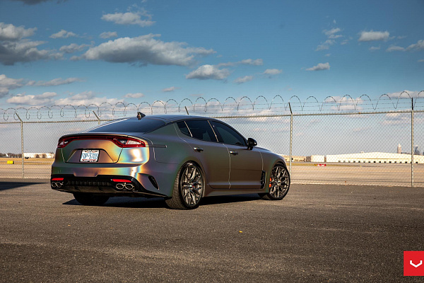 Фото дисков Vossen HF-2 Сатиновый графит на Kia Stinger