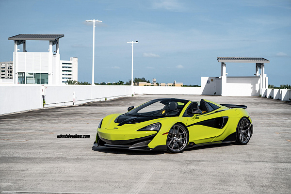Фото дисков HRE R101 Lightweight Глянцевый темный лак на McLaren 600