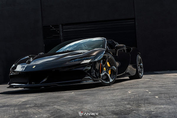 Фото дисков Anrky XR-205 Глянцевый темный лак на Ferrari SF90