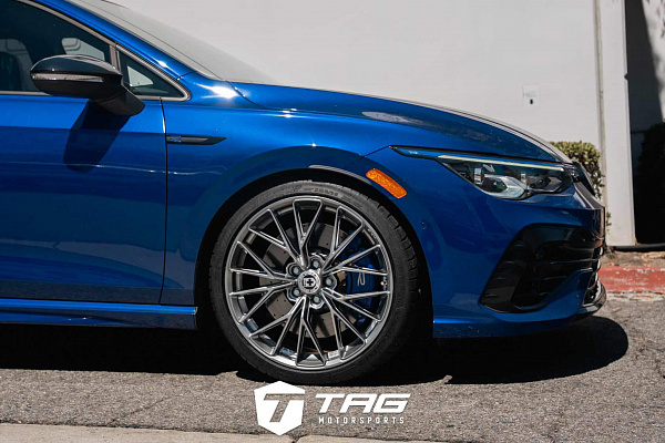 Фото дисков HRE FF28 Серебро на Volkswagen Golf VIII