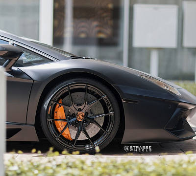 Фото дисков Strasse Wheels SM5R Deep Concave Monoblock на Lamborghini Aventador