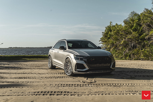 Фото дисков Vossen HF-7 Серебро на Audi Q8