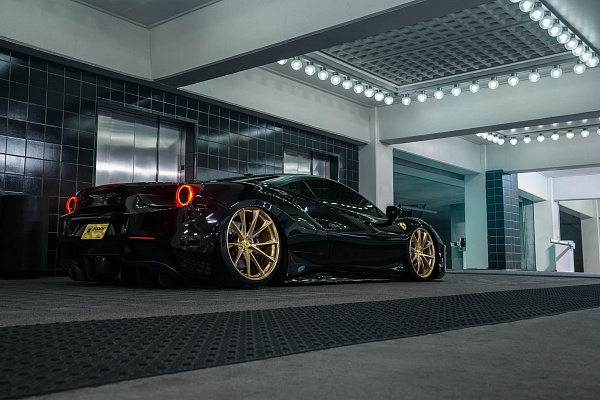 Фото дисков HRE P204 Сатиновое золото на Ferrari 488