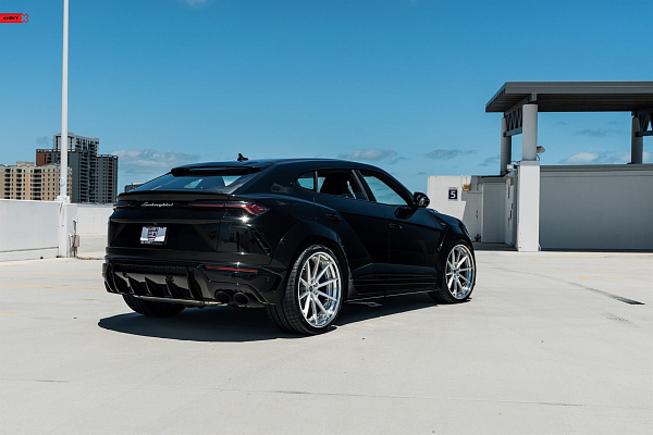 Фото дисков Anrky AN38 Глянцевый лак на Lamborghini Urus